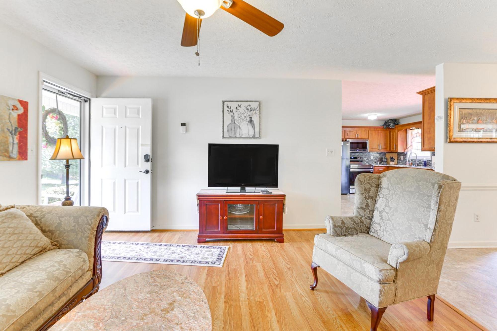 Chatham Getaway With Fireplace, Deck And Gas Grill! Bagian luar foto