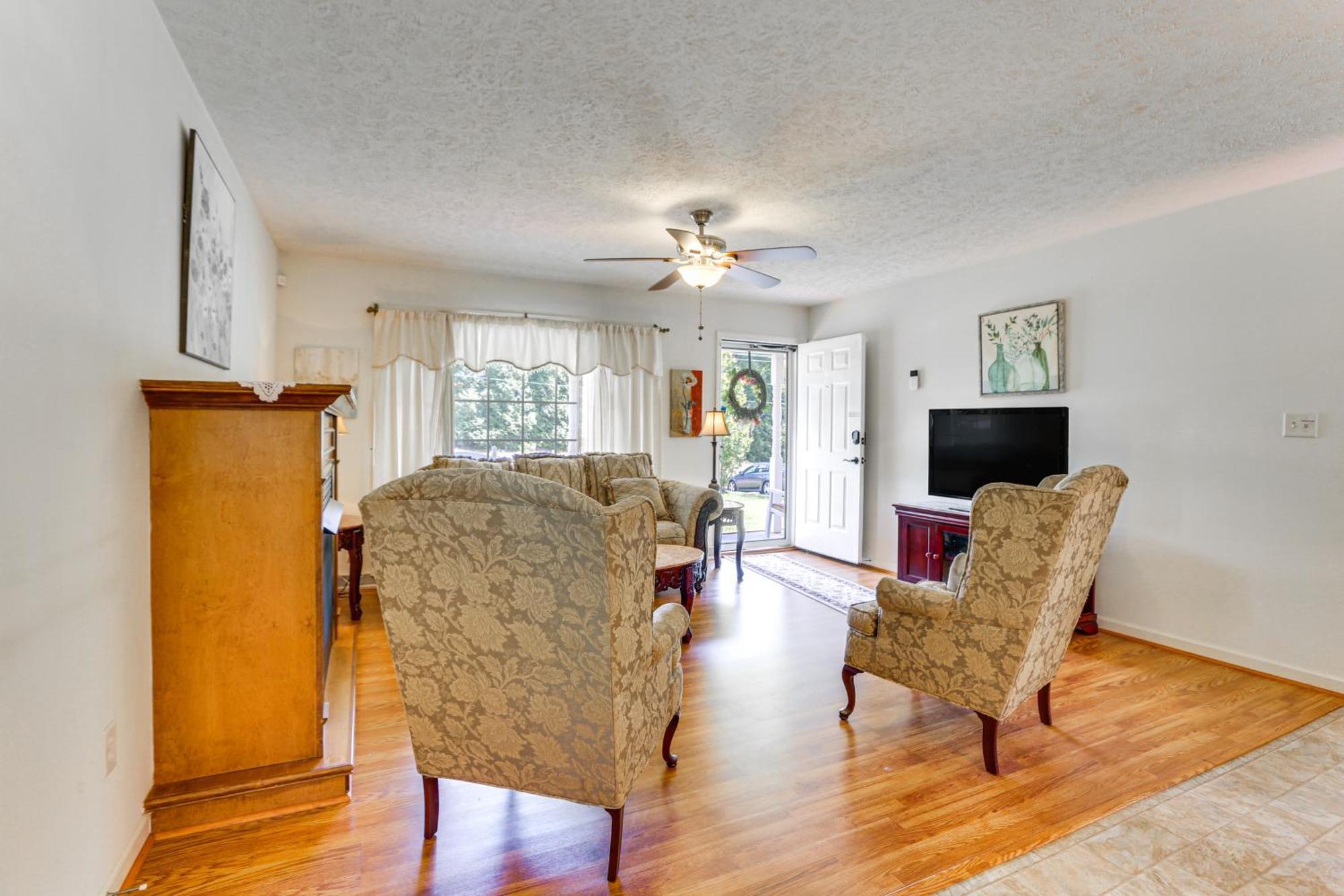 Chatham Getaway With Fireplace, Deck And Gas Grill! Bagian luar foto