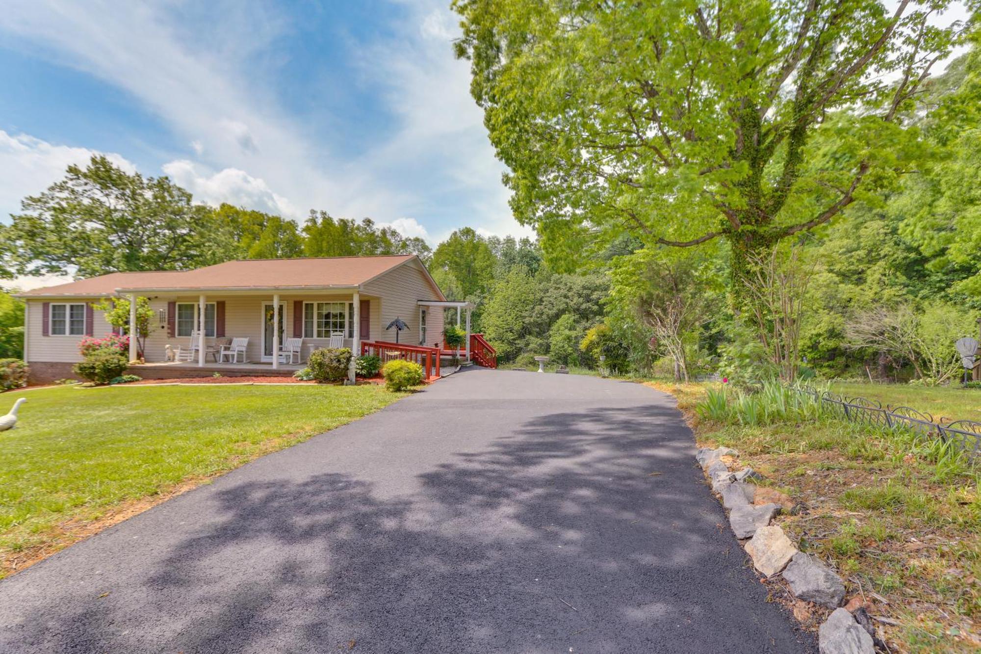 Chatham Getaway With Fireplace, Deck And Gas Grill! Bagian luar foto