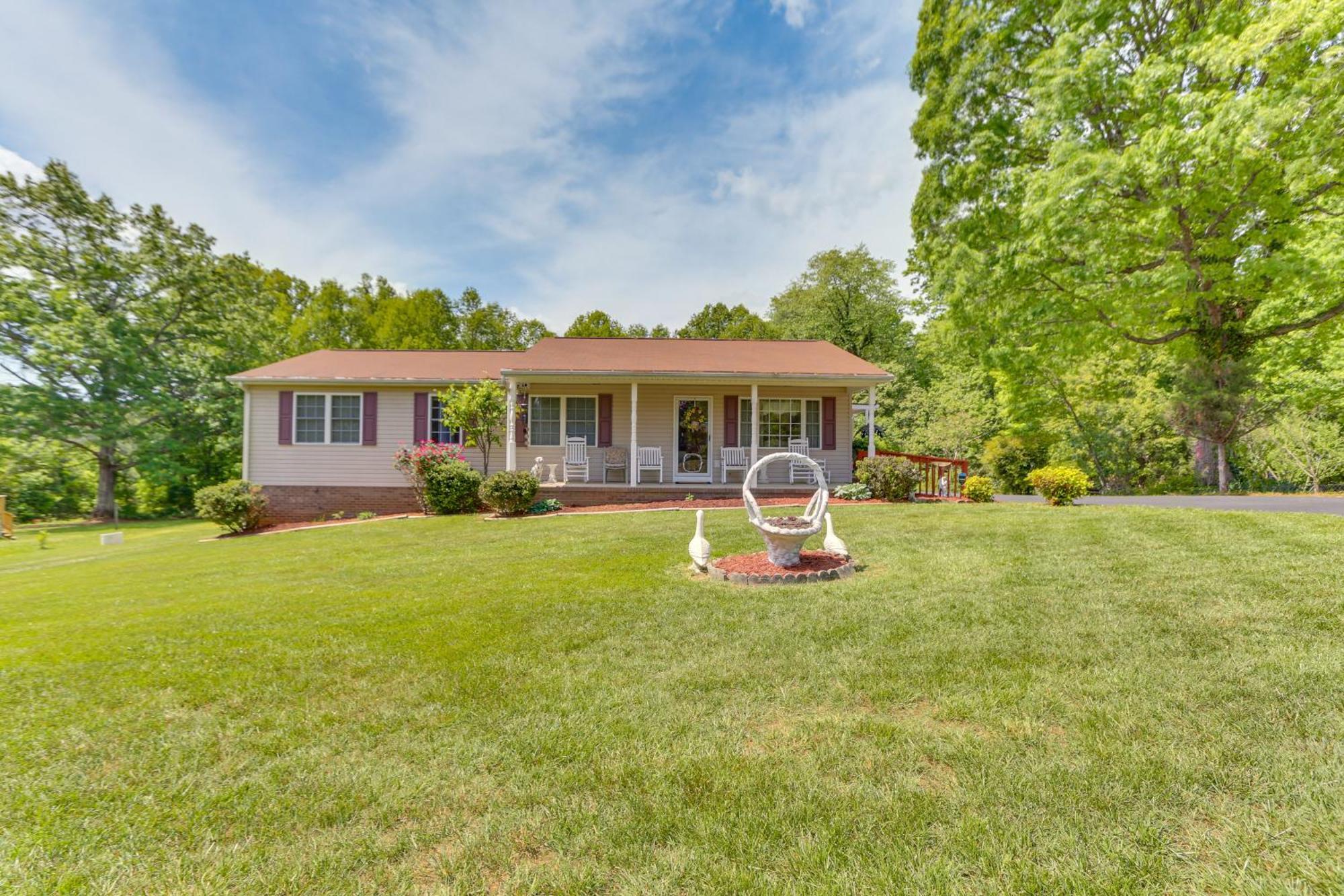 Chatham Getaway With Fireplace, Deck And Gas Grill! Bagian luar foto