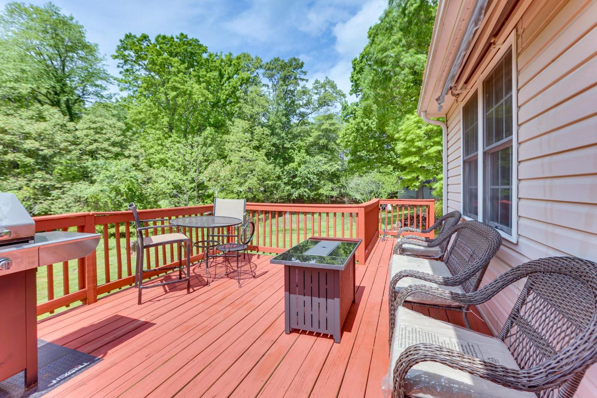 Chatham Getaway With Fireplace, Deck And Gas Grill! Bagian luar foto