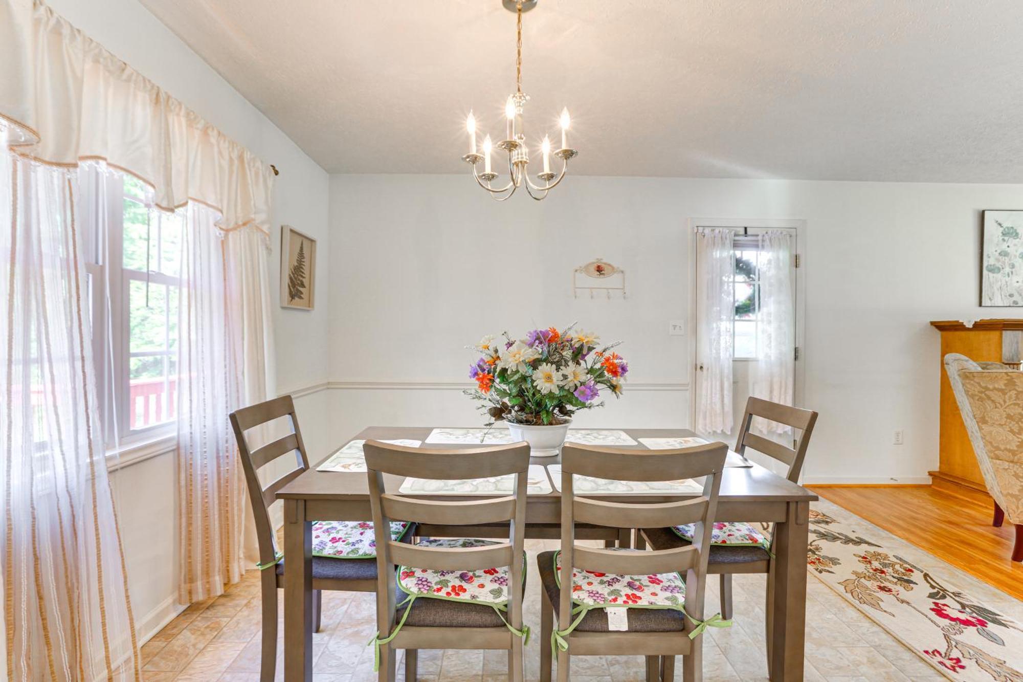 Chatham Getaway With Fireplace, Deck And Gas Grill! Bagian luar foto